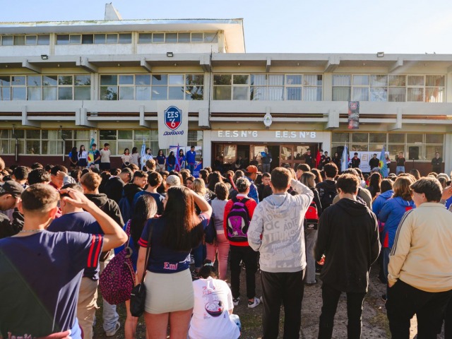 El Intendente reinaugur el edificio de las Escuelas N 6 y N 8